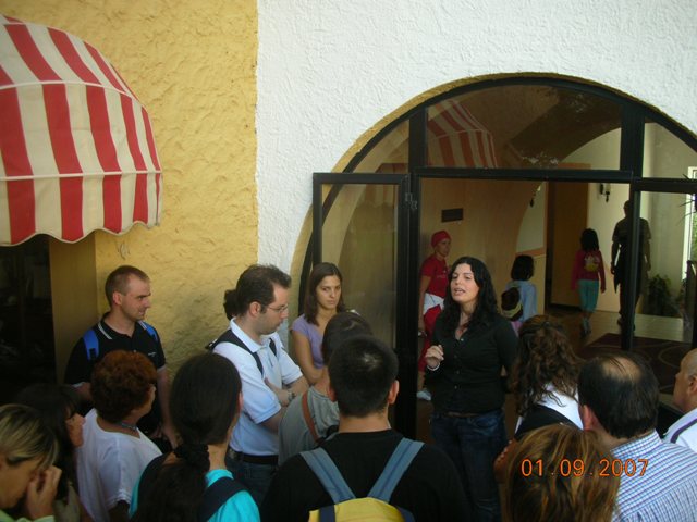 Il gruppo capitanato da Francesca, va in esplorazione dell'immenso hotel capocaccia!